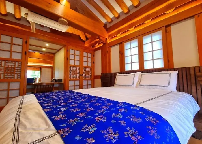 Inhyudang Hanok ゲストハウス 4*