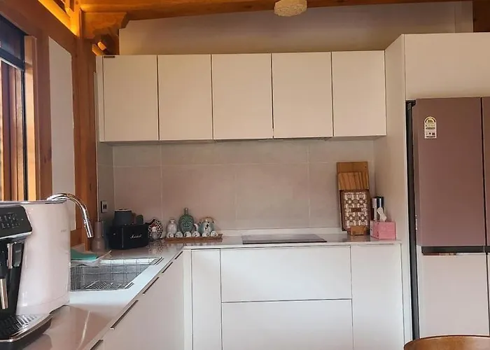 ゲストハウス Inhyudang Hanok 4*