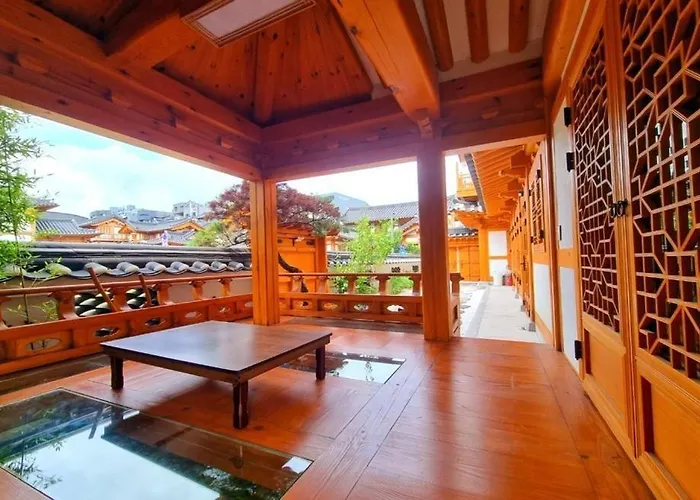 Inhyudang Hanok ゲストハウス 4*